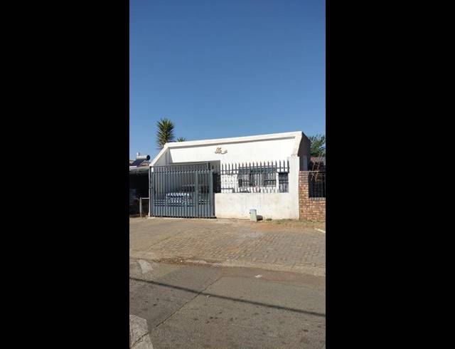 4 BEDROOM HOUSE FOR SALE IN LENASIA